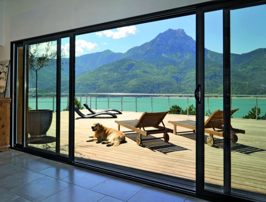 La baie coulissante : un investissement rentable